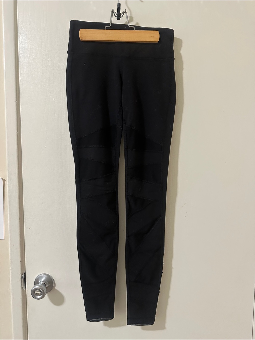 lululemon Black Women's Leggings with mesh cutouts
